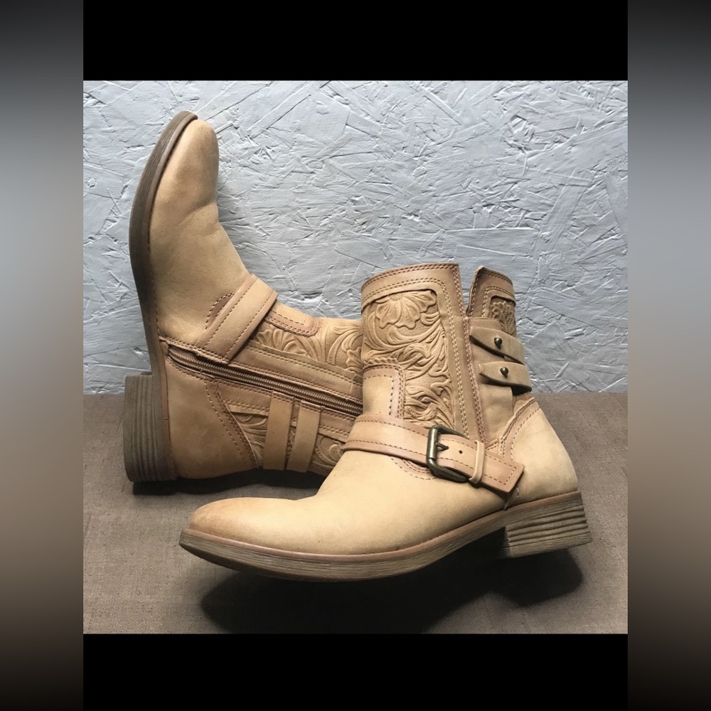 Comfortiva Torrence Women's Ankle Boots Brown Tooled Leather Side Zip Size 8M